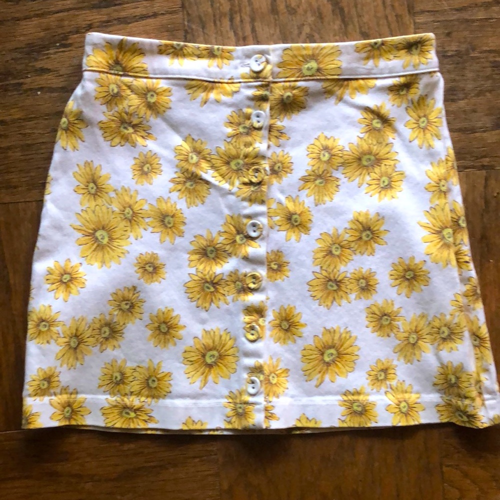 Sunflower button down mini skirt 🌻